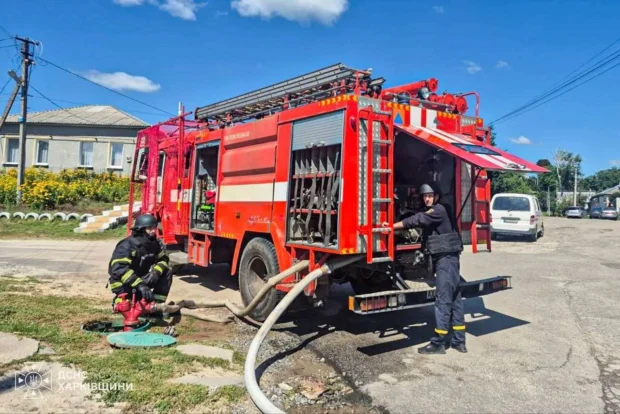 Рятувальники ліквідували пожежу в навчальному закладі Богодухова, спричинену атакою російського БпЛА 