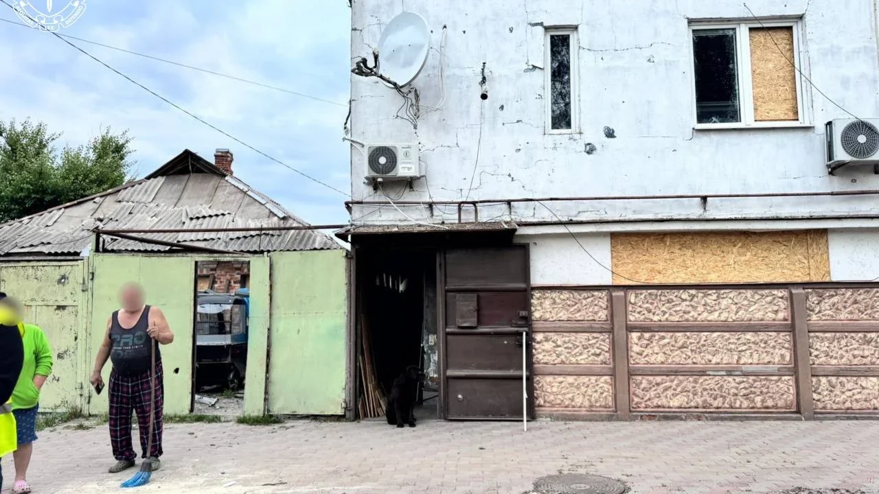 Нічний удар по Немишлянському району Харкова: поранені дев’ятеро людей, серед них — дворічна дитина (фото)