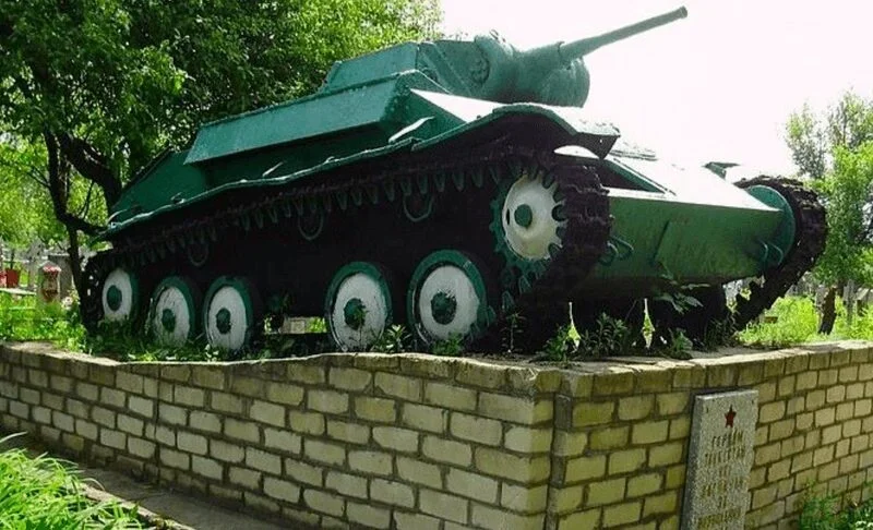 На Харківщині невідомі викрали з кладовища танк-пам’ятник Другої світової війни