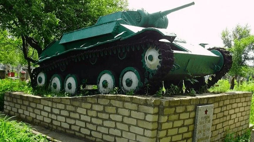 На Харківщині невідомі викрали з кладовища танк-пам’ятник Другої світової війни