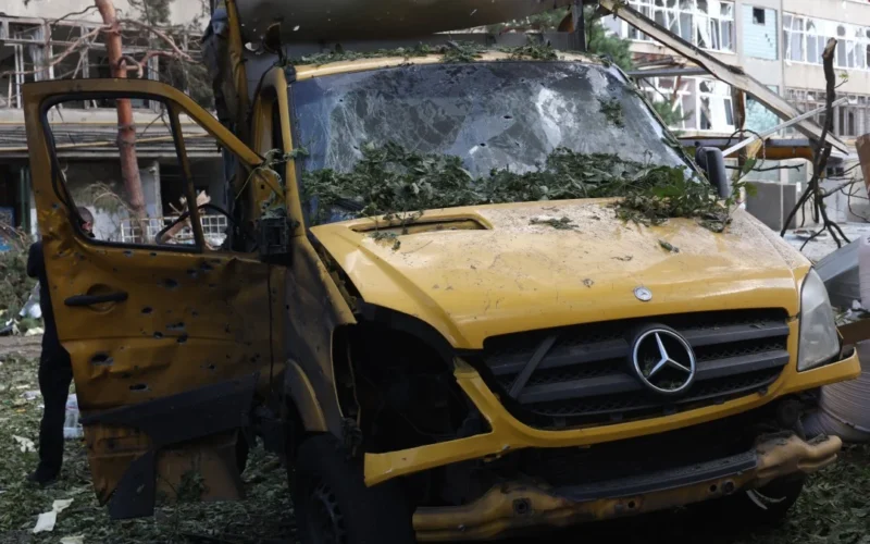 Внаслідок російського авіадудару по Харкову постраждали 8 людей (відео)