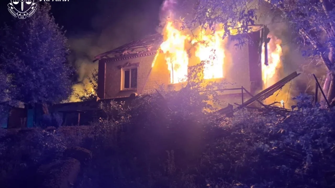 Російський удар по Змієву на Харківщині: загинула жінка, її 10-річна донька постраждала