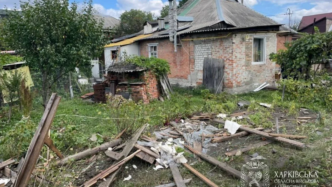Російський удар по Слобідському району Харкова: пошкоджено будинки й адмінбудівлю, постраждали дві жінки