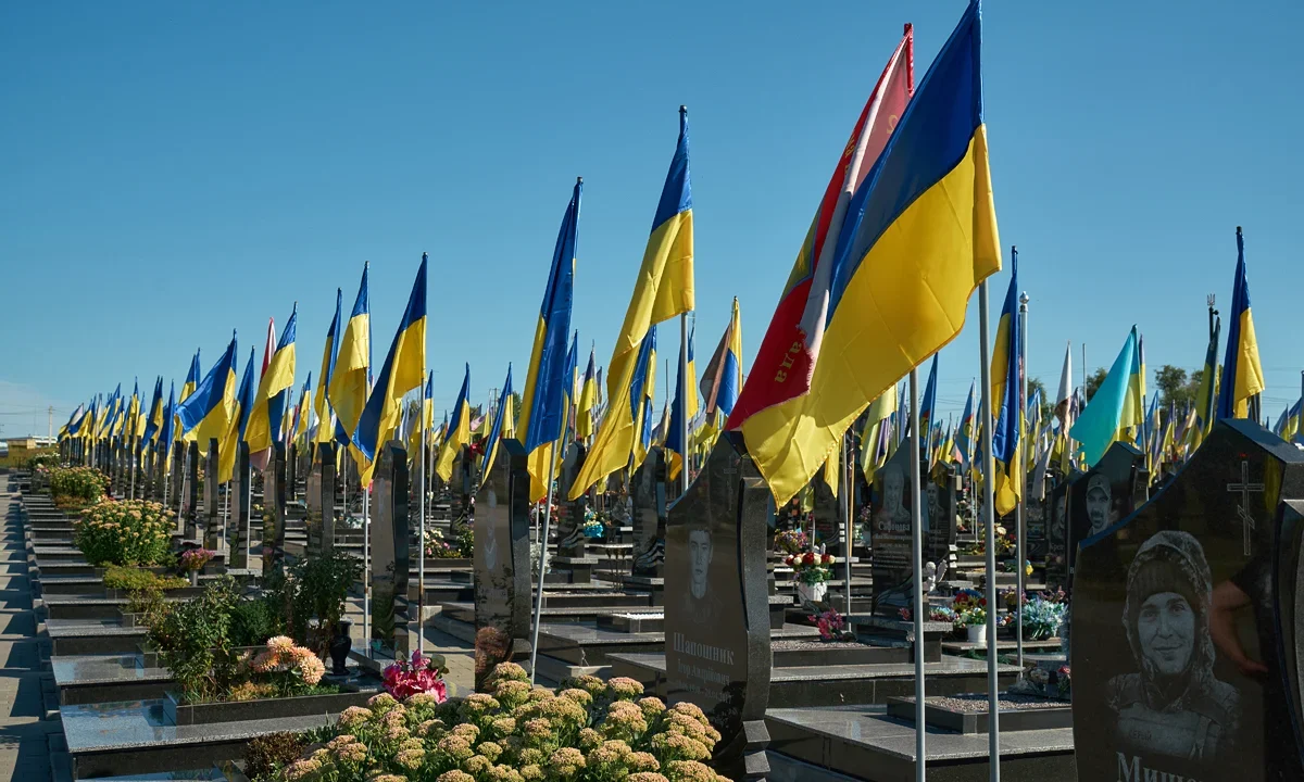 У Харкові поклали квіти до могил полеглих захисників України (фото)