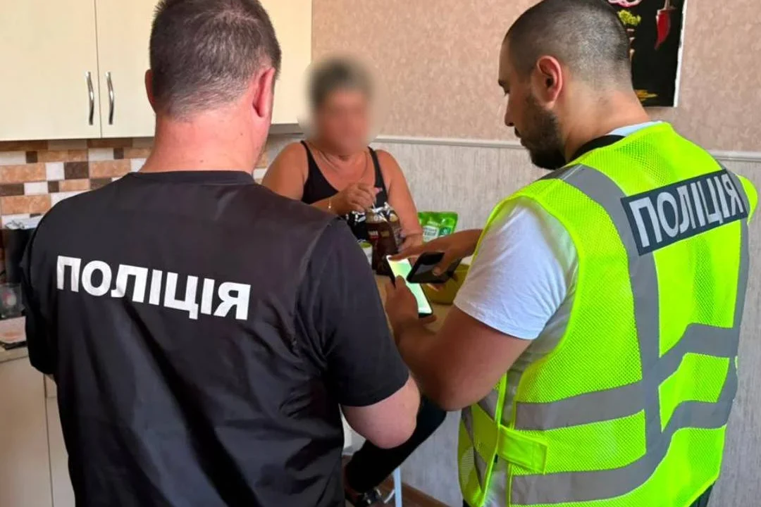 Відправляла психотропи поштою у чотири області: у Харкові заарештували 51-річну наркозбувачку