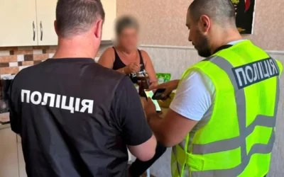 Відправляла психотропи поштою у чотири області: у Харкові заарештували 51-річну наркозбувачку
