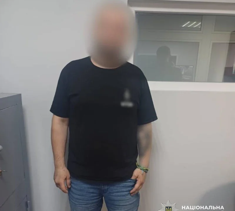 Здійснив близько 10 пострілів: у Харкові затримали чоловіка за стрілянину на ринку