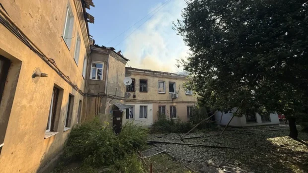 Подвійний удар по центру Балаклії: поранено трьох людей, зруйновано приватні та багатоквартирні будинки