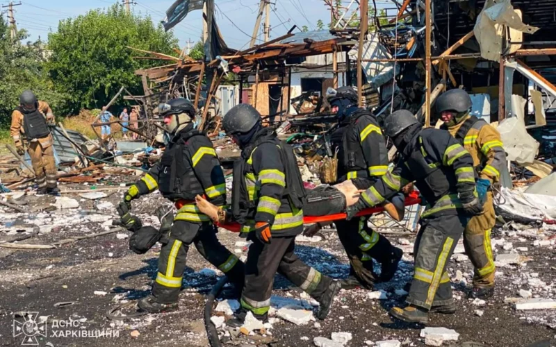 Ракетний удар по Печенігах на Харківщині: загинули десятеро людей, ще восьмеро поранено (фото)