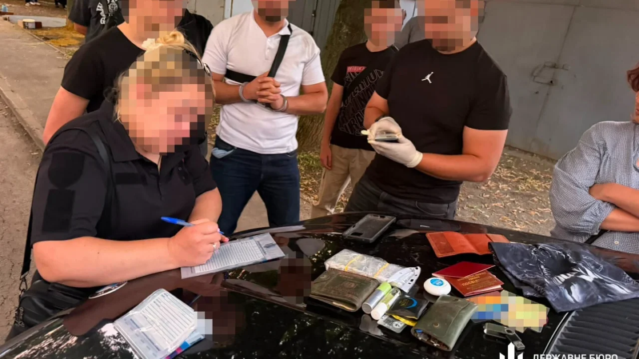 Вимагав $10 тисяч за приховування СЗЧ: на Харківщині затримали керівника групи ВСП (відео)
