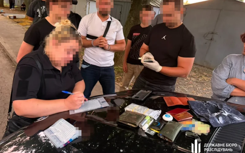 Вимагав $10 тисяч за приховування СЗЧ: на Харківщині затримали керівника групи ВСП (відео)