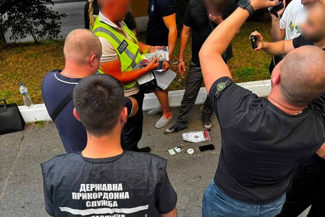 Продавав «бронь» від мобілізації за 12 тисяч доларів: у Харкові поліція затримала 25-річного ділка
