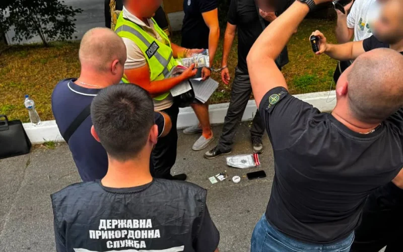 Продавав «бронь» від мобілізації за 12 тисяч доларів: у Харкові поліція затримала 25-річного ділка