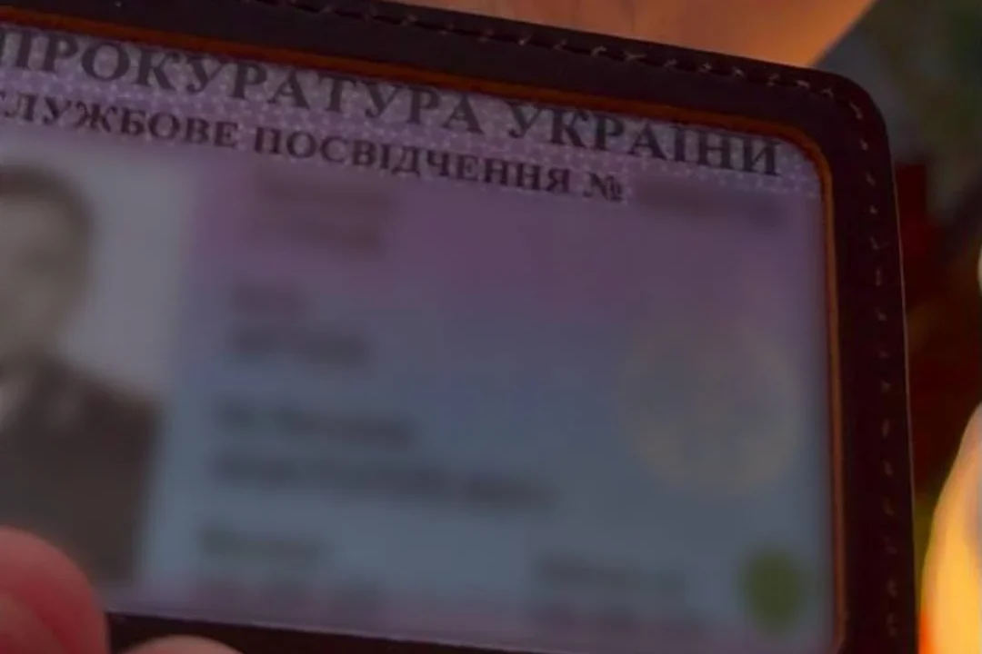На Харківщині викрили псевдопрокурора: чоловіку загрожує в’язниця за підроблені документи