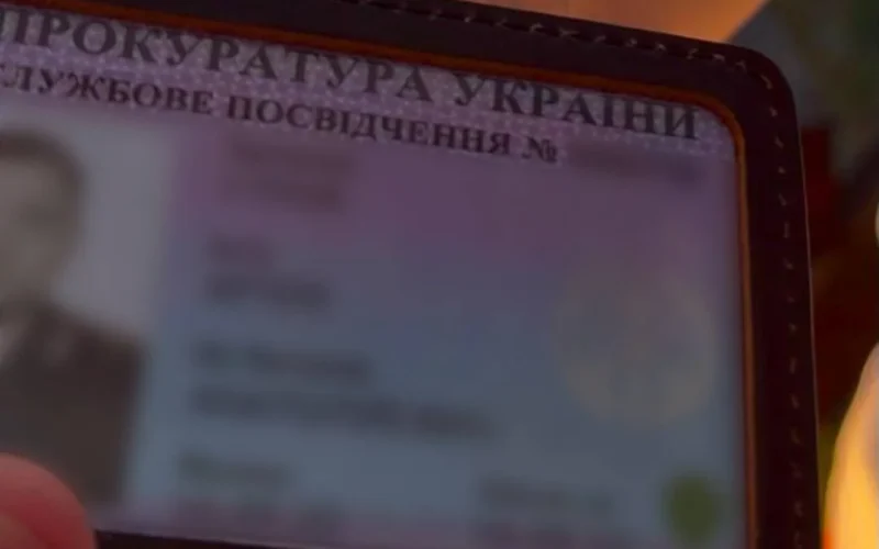 На Харківщині викрили псевдопрокурора: чоловіку загрожує в’язниця за підроблені документи