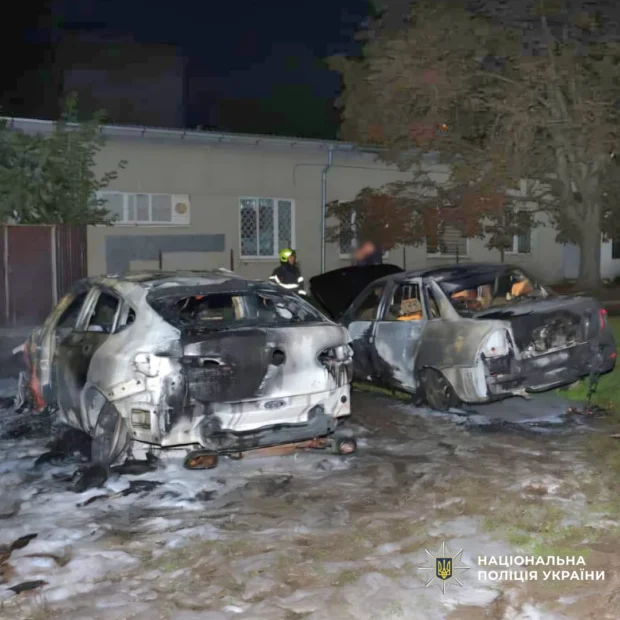 Нічний підпал авто в Салтівському районі Харкова: правоохоронці затримали 19-річного молодика