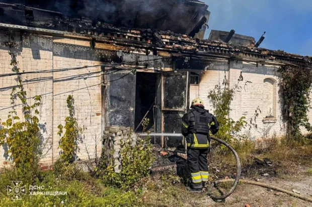 Атака БпЛА на Харківщину: у селищі Коломак росіяни вдарили по агропідприємству, спалахнула пожежа