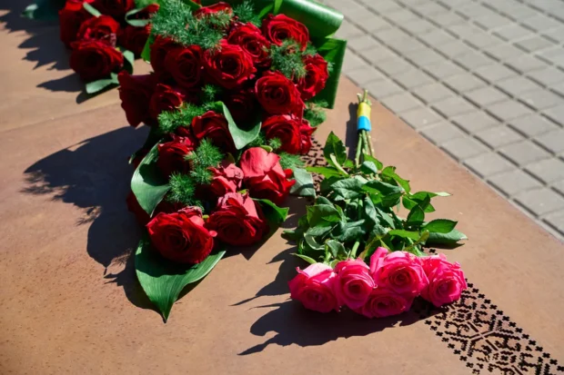 У День Незалежності у Харкові вшанували пам'ять захисників України, які віддали життя за свободу держави