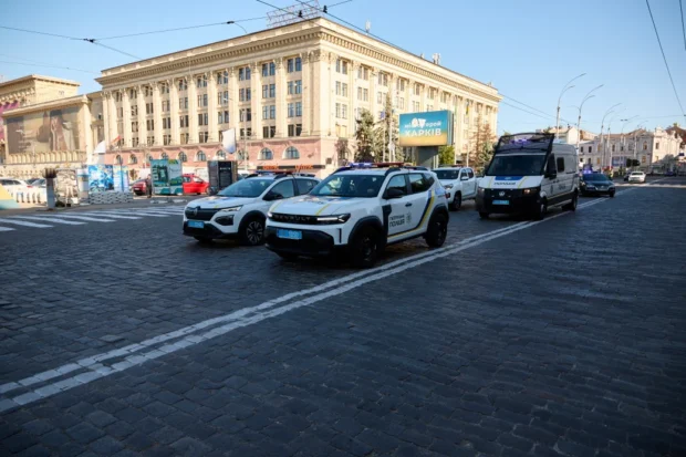 День пам'яті захисників України: у Харкові вшанували полеглих героїв хвилиною мовчання та ініціативою «Стіл пам'яті» 