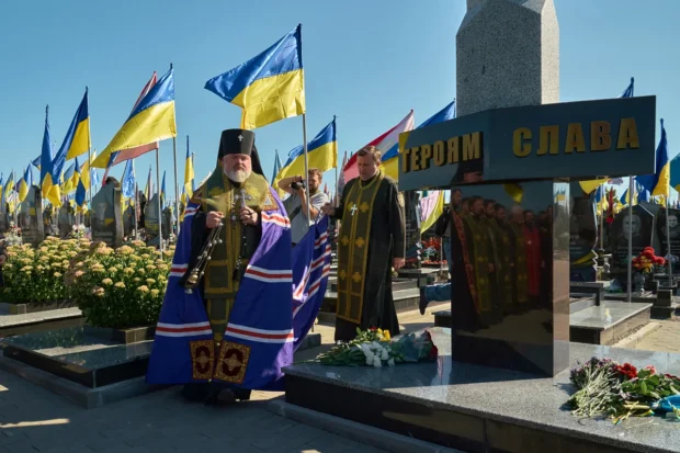 У Харкові поклали квіти до могил полеглих захисників України