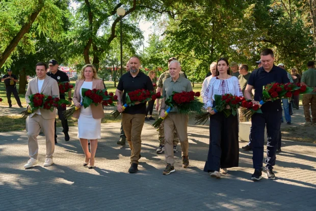 У День Незалежності у Харкові вшанували пам'ять захисників України, які віддали життя за свободу держави
