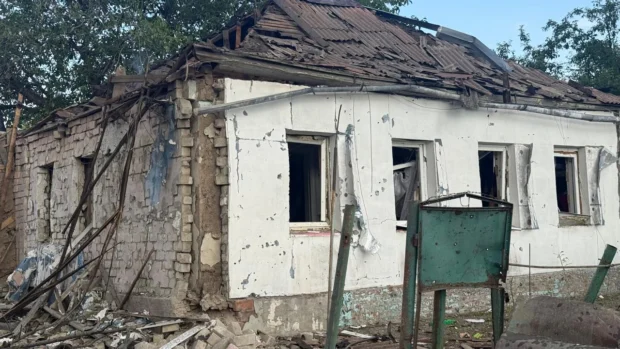 Подвійний удар по центру Балаклії: поранено трьох людей, зруйновано приватні та багатоквартирні будинки