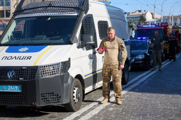 День пам'яті захисників України: у Харкові вшанували полеглих героїв хвилиною мовчання та ініціативою «Стіл пам'яті» 