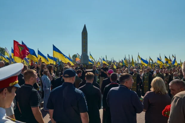 У Харкові поклали квіти до могил полеглих захисників України