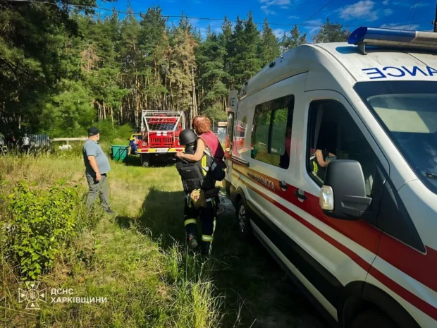 Ракетний удар по Балаклії: надзвичайники врятували жінку, ще двоє людей дістали поранення