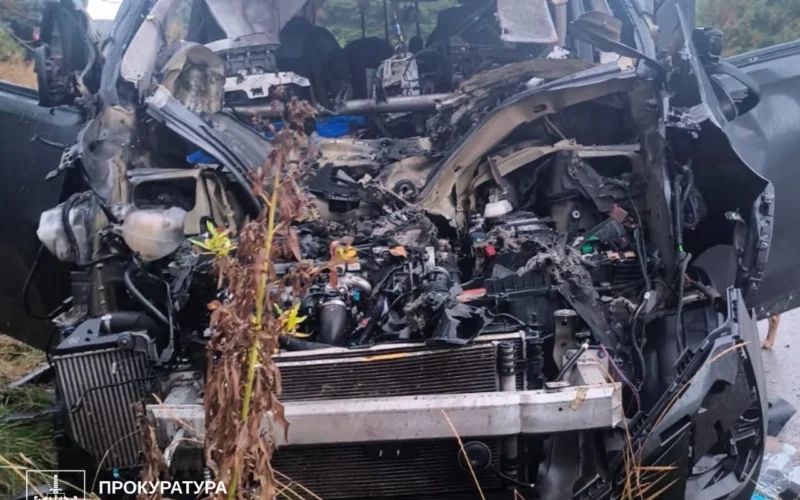 Жінка загинула, чоловіка поранено: російський дрон вдарив по авто на Купʼянщині
