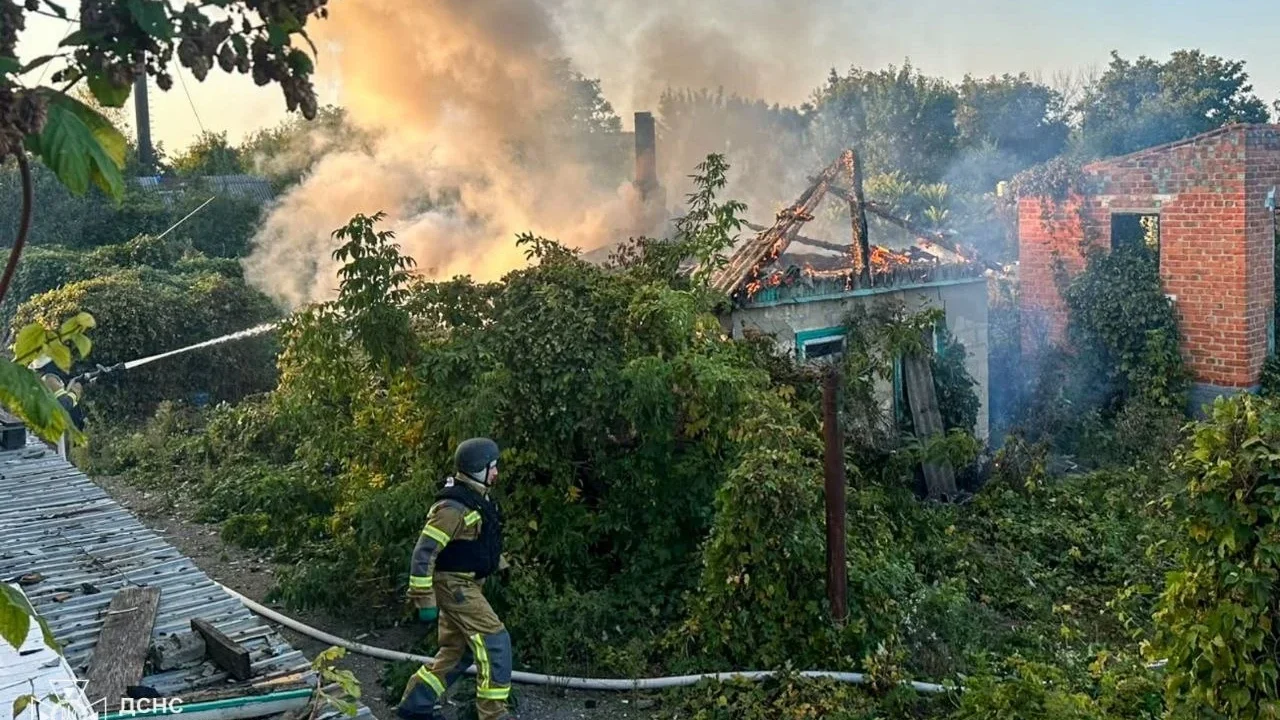 У Золочеві вогнеборці загасили пожежу після удару FPV-дрона