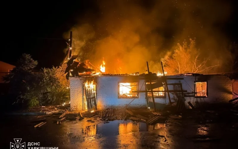 Російський дрон влучив у гараж у Богодухові: виникла пожежа (відео)