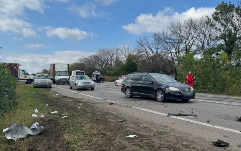 Смертельна ДТП на Харківщині: біля Нового Коротича зіткнулися Scania та Audi (фото)