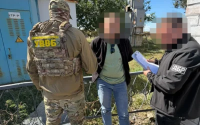 Схема виїзду за кордон за 15 тисяч доларів: у Харкові ДБР затримало прикордонника