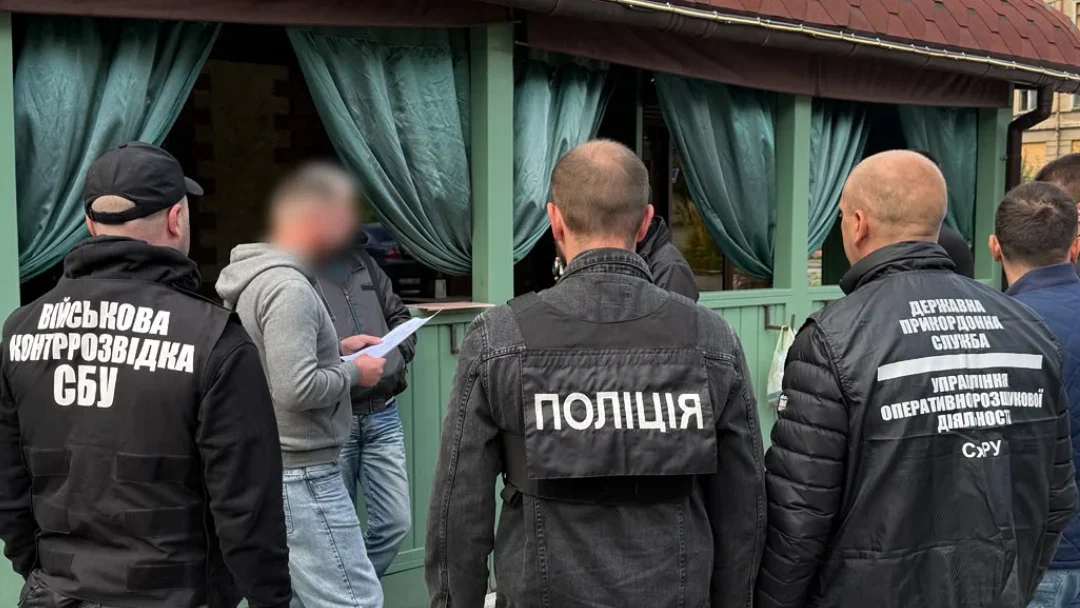 Продаж посвідки за 3000 доларів: у Харкові поліція повідомила про підозру чоловікові