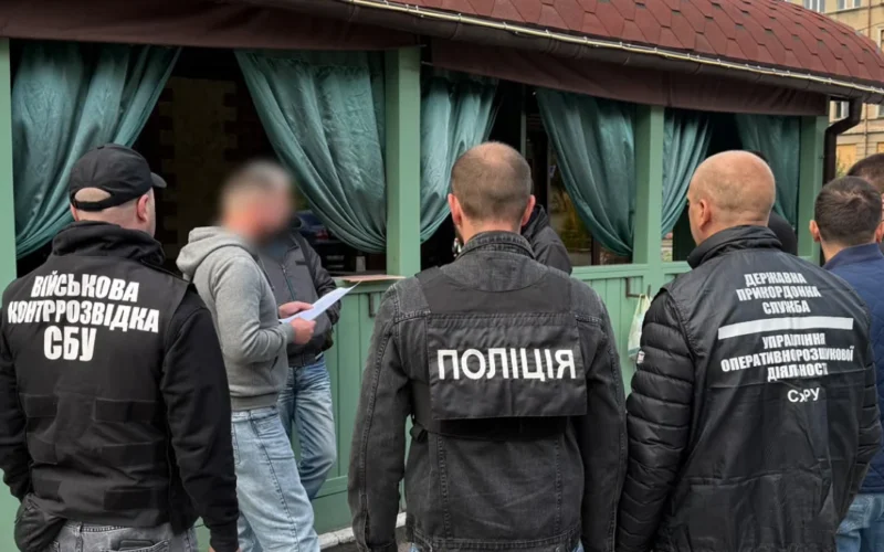 Продаж посвідки за 3000 доларів: у Харкові поліція повідомила про підозру чоловікові