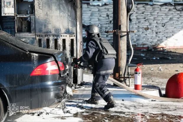 Ворожий удар по Харкову: росіяни атакували безпілотником АЗС у Київському районі, є поранені 