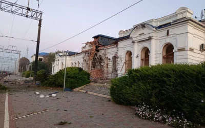 Росіяни завдали удару по будівлі вокзалу у Берестині на Харківщині