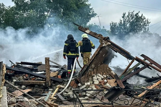 Російська атака на Богодухівщину: у селищі Золочів російський БпЛА влучив у приватний будинок