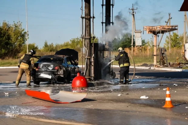 Ворожий удар по Харкову: росіяни атакували безпілотником АЗС у Київському районі, є поранені 