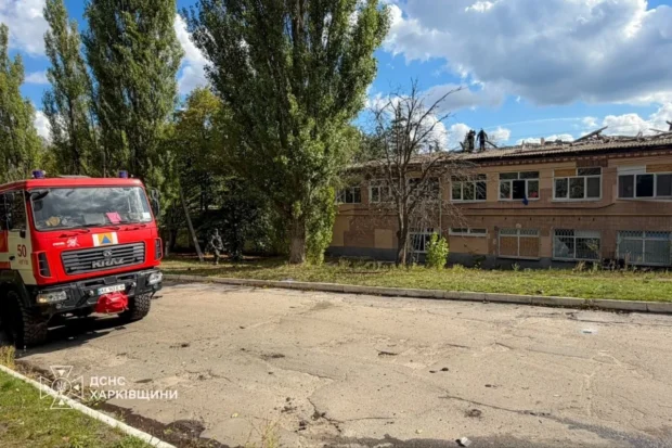 Ракетний удар по Чугуєву: рятувальники ліквідували пожежу на підприємстві