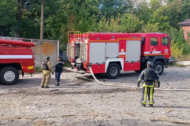 Ракетний удар по Чугуєву: рятувальники ліквідували пожежу на підприємстві