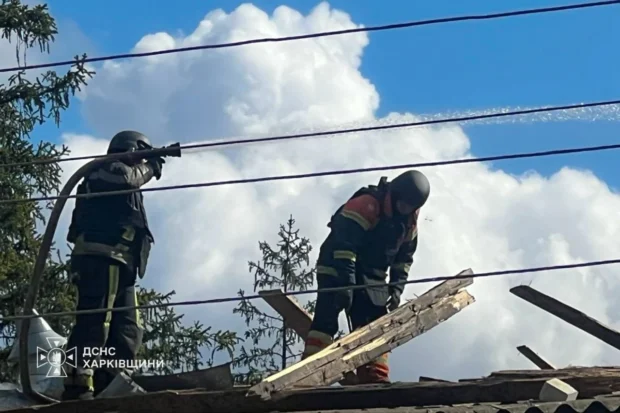 Ракетний удар по Чугуєву: рятувальники ліквідували пожежу на підприємстві