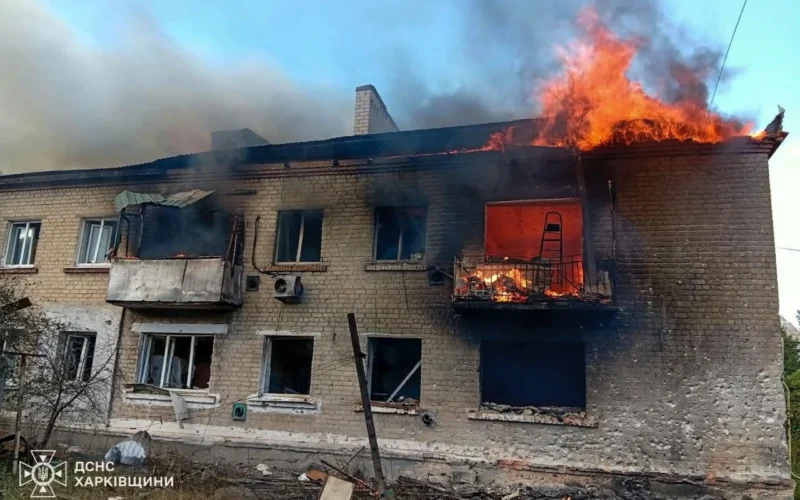 Атака БпЛА на Шевченкове: у селищі спалахнули будинки (фото)