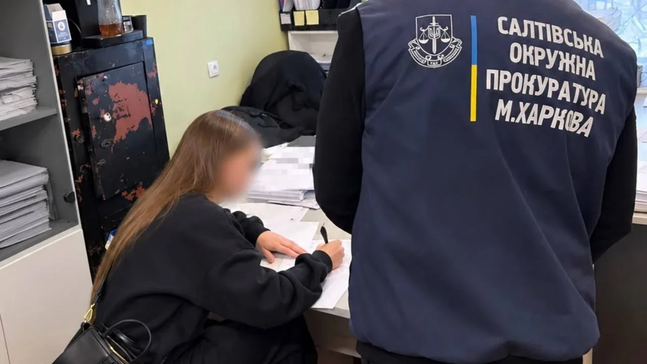 Фіктивна «муніципальна няня» та незаконні виплати: поліція Харкова повідомила жінці про підозру