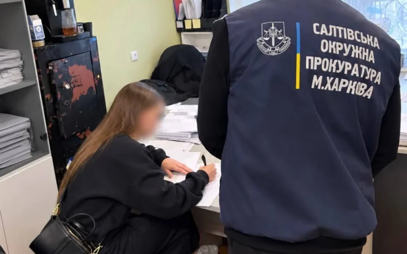 Фіктивна «муніципальна няня» та незаконні виплати: поліція Харкова повідомила жінці про підозру
