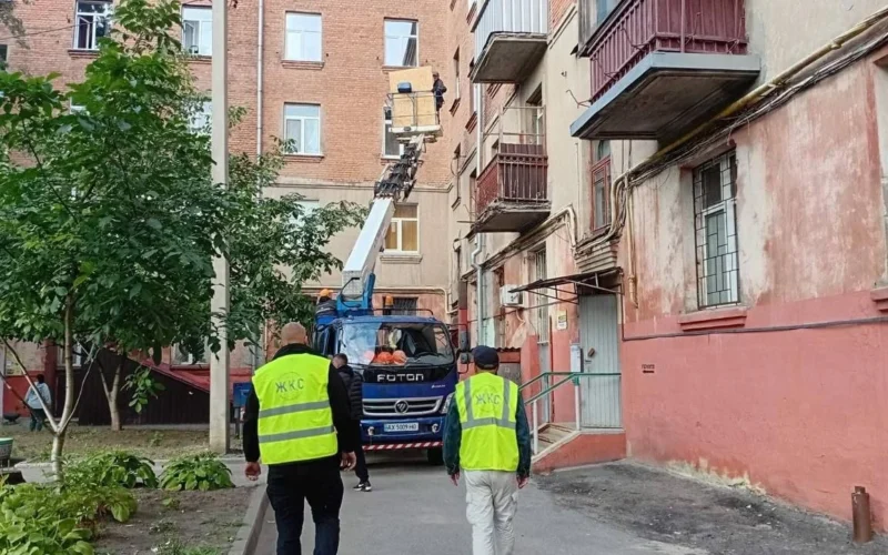 Ліквідація наслідків авіаудару в Харкові: Терехов розповів про відновлення будинків