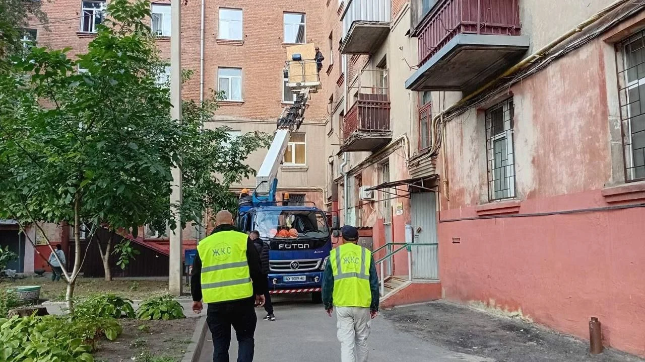 Ліквідація наслідків авіаудару в Харкові: Терехов розповів про відновлення будинків
