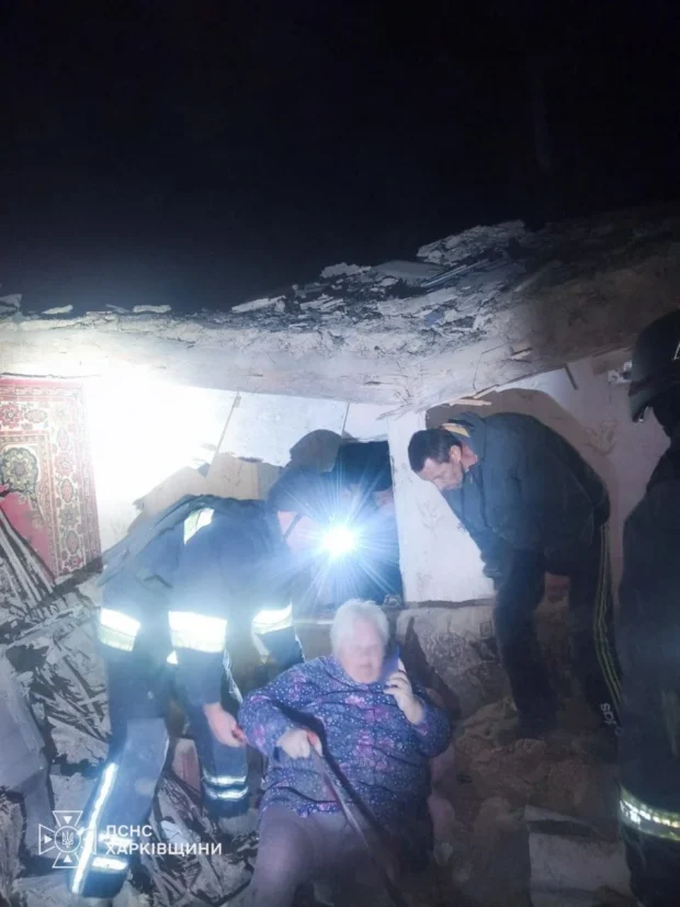 Російськй удар по Берестинщині: з-під завалів будинку врятували жінку 