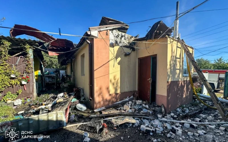 На Харківщині вогнеборці оперативно загасили пожежу, спричинену обстрілом росіян (фото)